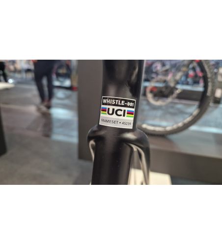 Bicicleta de sosea WHISTLE Vaero Carbon Shimano Dura Ace Di2 cu Power Meter UCI approved